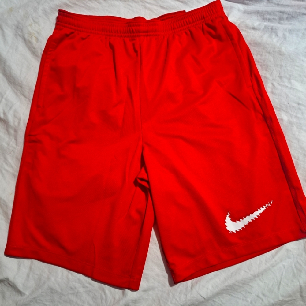NWT BOYS NIKE SHORTS SIZE XL